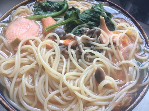 トマト、サーモン、ラーメン